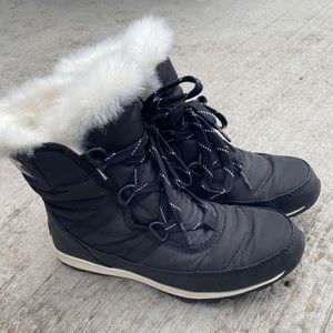 Sorel black furry boots